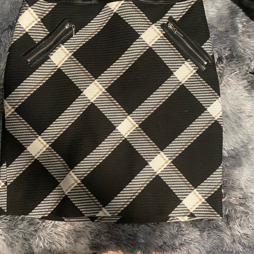 White House Black Market Black and Cream Geometric Pencil Skirt